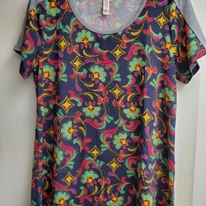 Large Lularoe Classic Tee